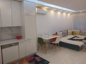 ALP's 2 bedroom apt, 8 min walk from city centre